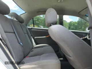 2006 Toyota Corolla CE z VIN 1NXBR32E06Z673649, wystawiony jako Copart lot #56927735 z przebiegiem 299 999 mil mil oraz Szkoda całkowita • Salvage title. Historia ofert i sprzedaży dostępna na DreamBid. Obrazek 10.