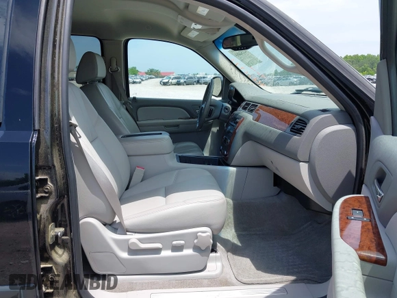 2008 Chevrolet Tahoe 2LT with VIN 1GNFC13048R147309, listed as a IAAI auction lot 42232493 with 87,027 mi miles and . Bid and sale history available at DreamBid. Image 5.