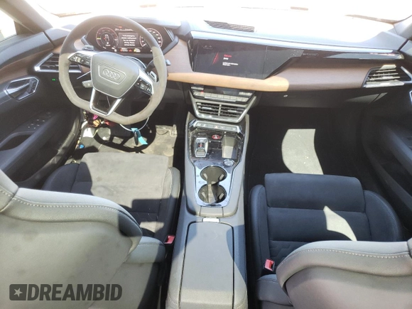 2022 Audi e-tron GT Premium Plus z VIN WAUFJBFW8N7010379, wystawiony jako Copart lot #72908444 z przebiegiem 16 623 mil mil oraz Szkoda całkowita • Salvage title. Historia ofert i sprzedaży dostępna na DreamBid. Obrazek 8.
