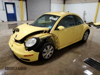 2009 Volkswagen New Beetle Coupe S with VIN 3VWPW31C19M500473, listed as a Copart auction lot 44675475 with 172,250 mi miles and Salvage Title. Bid and sale history available at carsss.com. Image 1.