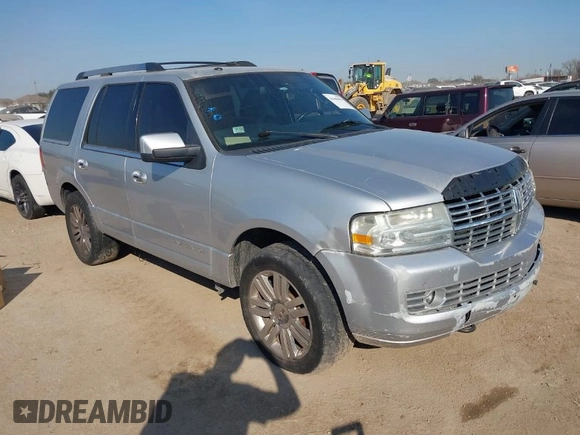 2011 Lincoln Navigator z VIN 5LMJJ2H56BEJ08330, wystawiony jako IAAI lot #41668494 z przebiegiem 266 944 mil mil oraz . Historia ofert i sprzedaży dostępna na DreamBid. Obrazek 1.
