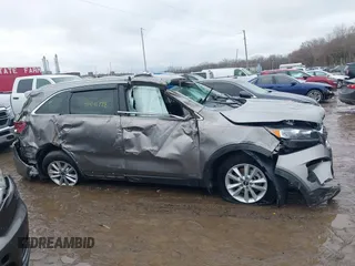 2019 Kia Sorento LX z VIN 5XYPGDA33KG537484, wystawiony jako IAAI lot #41441778 z przebiegiem 99 170 mil mil oraz . Historia ofert i sprzedaży dostępna na DreamBid. Obrazek 13.