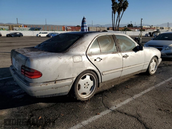 1997 Mercedes-Benz E-Class with VIN WDBJF72F7VA453786, listed as a Copart auction lot 78871424 with 128,304 mi miles and Clean Title. Bid and sale history available at carsss.com. Image 3.