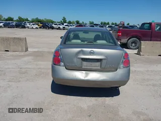 2006 Nissan Altima 2.5 with VIN 1N4AL11D66N461420, listed as a IAAI auction lot 42063645 with 211,266 mi miles. Bid and sale history available at carsss.com. Image 6.