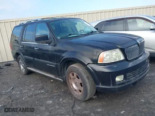 2006 Lincoln Navigator Luxury with VIN 5LMFU27586LJ17756, listed as a IAAI auction lot 41514631 with 296,988 mi miles. Bid and sale history available at carsss.com. Image 1.