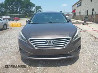 2016 Hyundai Sonata SE z VIN 5NPE24AF6GH276416, wystawiony jako IAAI lot #42483029 z przebiegiem 91 631 mil mil oraz . Historia ofert i sprzedaży dostępna na DreamBid. Obrazek 6.