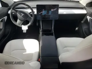 2019 Tesla Model 3 Mid Range z VIN 5YJ3E1EA5KF480188, wystawiony jako Copart lot #53817545 z przebiegiem 121 846 mil mil oraz Szkoda całkowita • Salvage title. Historia ofert i sprzedaży dostępna na DreamBid. Obrazek 8.