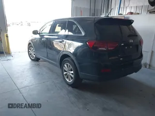 2019 Kia Sorento L with VIN 5XYPG4A35KG586766, listed as a IAAI auction lot 41316871 with 79,575 mi miles. Bid and sale history available at carsss.com. Image 3.