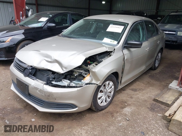 2014 Volkswagen Jetta S z VIN 3VW2K7AJ0EM231386, wystawiony jako IAAI lot #42229963 z przebiegiem 105 432 mil mil oraz . Historia ofert i sprzedaży dostępna na DreamBid. Obrazek 2.