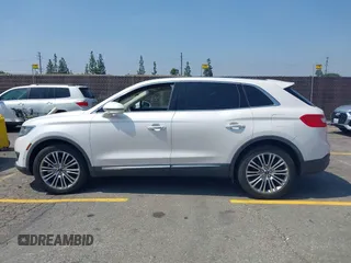 2017 Lincoln MKX Reserve z VIN 2LMPJ6LP2HBL49047, wystawiony jako IAAI lot #42151969 z przebiegiem 65 719 mil mil oraz . Historia ofert i sprzedaży dostępna na DreamBid. Obrazek 14.