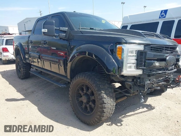 2018 Ford Super Duty F-250 SRW XL with VIN 1FT7W2BTXJEB99241, listed as a IAAI auction lot 41761108 with 215,843 mi miles. Bid and sale history available at carsss.com. Image 1.