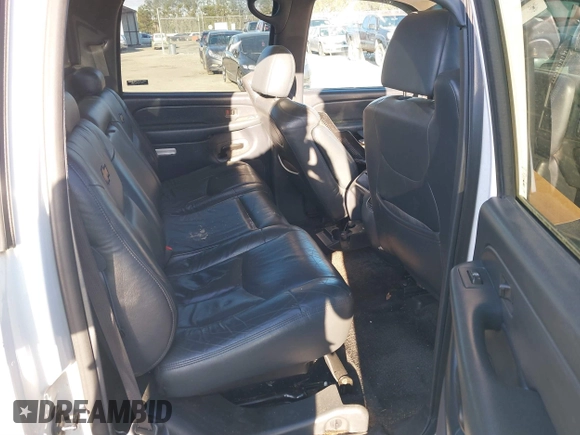 2002 Chevrolet Avalanche with VIN 3GNEK13T02G134587, listed as a IAAI auction lot 41793950 with 226,625 mi miles. Bid and sale history available at carsss.com. Image 8.