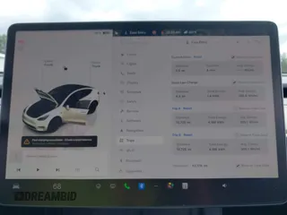 2022 Tesla Model Y Long Range z VIN 7SAYGDEE9NF494901, wystawiony jako IAAI lot #42310520 z przebiegiem 62 515 mil mil oraz . Historia ofert i sprzedaży dostępna na DreamBid. Obrazek 18.