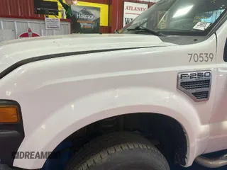 2008 Ford F-250 XL z VIN 1FTNF21578ED42764, wystawiony jako IAAI lot #41971694 z przebiegiem 181 380 mil mil oraz . Historia ofert i sprzedaży dostępna na DreamBid. Obrazek 1.