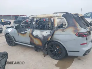 2024 BMW X7 xDrive40i z VIN 5UX23EM08R9W15958, wystawiony jako IAAI lot #41129800 z przebiegiem Nie podano mil oraz . Historia ofert i sprzedaży dostępna na DreamBid. Obrazek 13.