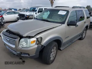 2006 Ford Explorer XLT with VIN 1FMEU73896ZA03371, listed as a IAAI auction lot 42100572 with 174,804 mi miles. Bid and sale history available at carsss.com. Image 2.