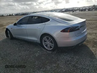 2015 Tesla Model S 85D with VIN 5YJSA1H25FF080956, listed as a Copart auction lot 45336675 with 118,377 mi miles and Salvage Title. Bid and sale history available at carsss.com. Image 2.