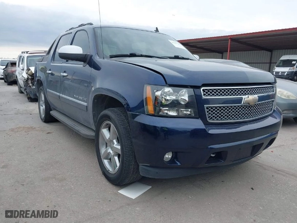 2011 Chevrolet Avalanche LTZ with VIN 3GNTKGE32BG251904, listed as a IAAI auction lot 41677307 with 143,653 mi miles. Bid and sale history available at carsss.com. Image 1.