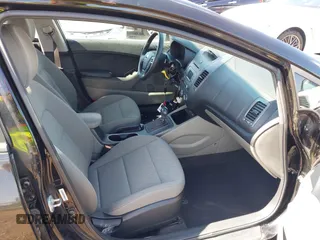 2015 Kia Forte LX with VIN KNAFK4A62F5292421, listed as a IAAI auction lot 41964789 with 32,001 mi miles. Bid and sale history available at carsss.com. Image 5.