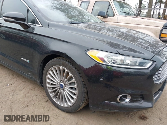 2013 Ford Fusion Titanium Hybrid with VIN 3FA6P0RU2DR281905, listed as a IAAI auction lot 41765130 with 119,348 mi miles. Bid and sale history available at carsss.com. Image 6.
