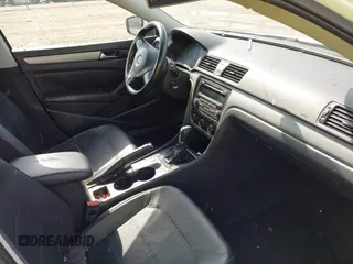 2014 Volkswagen Passat S с VIN 1VWAT7A34EC061268, выставлен на аукционе IAAI как лот 42288756 с пробегом 104 477 миль миль и . История ставок и продаж доступна на DreamBid. Изображение 5.