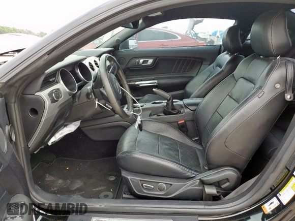 2019 Ford Mustang GT z VIN 1FA6P8CF6K5152848, wystawiony jako Copart lot #57571295 z przebiegiem 57 395 mil mil oraz Szkody całkowita. Historia ofert i sprzedaży dostępna na DreamBid. Obrazek 7.