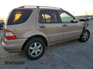 2004 Mercedes-Benz M-Class with VIN 4JGAB75E34A489128, listed as a Copart auction lot 84498404 with 122,094 mi miles and Salvage Title. Bid and sale history available at carsss.com. Image 3.