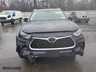 2022 Toyota Highlander XLE with VIN 5TDHZRBH7NS583655, listed as a Copart auction lot 84217444 with 46,830 mi miles and Salvage Title. Bid and sale history available at carsss.com. Image 5.