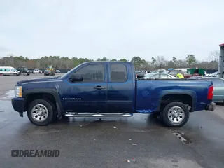 2007 Chevrolet Silverado 1500 LT w/1LT with VIN 2GCEC19C871611411, listed as a IAAI auction lot 41595381 with 198,104 mi miles. Bid and sale history available at carsss.com. Image 14.