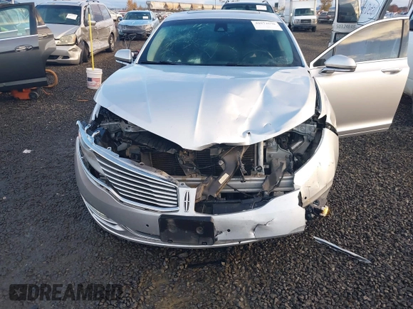 2015 Lincoln MKZ Hybrid z VIN 3LN6L2LU7FR614253, wystawiony jako IAAI lot #40872678 z przebiegiem 185 637 mil mil oraz . Historia ofert i sprzedaży dostępna na DreamBid. Obrazek 6.
