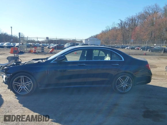 2019 Mercedes-Benz E-Class E 300 with VIN WDDZF4KB8KA592634, listed as a IAAI auction lot 41817498 with 103,676 mi miles. Bid and sale history available at carsss.com. Image 14.