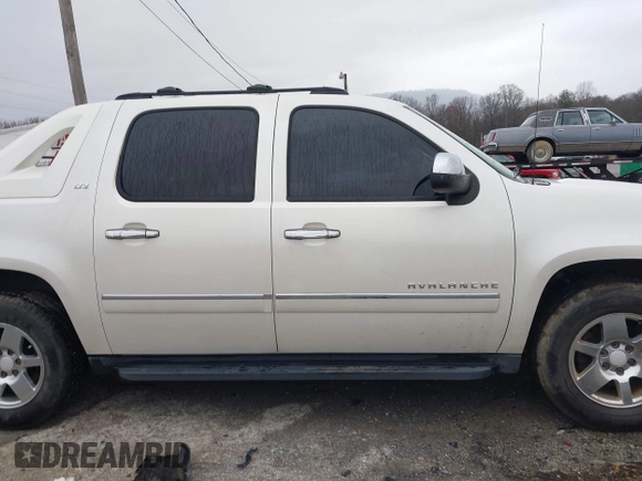 2012 Chevrolet Avalanche LTZ with VIN 3GNMCGE03CG254318, listed as a IAAI auction lot 41538283 with 291,833 mi miles and . Bid and sale history available at DreamBid. Image 13.