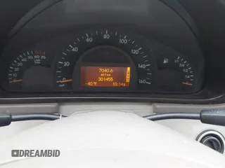 2002 Mercedes-Benz C 230/260/280/320 z VIN WDBRF61J52F189775, wystawiony jako IAAI lot #41633570 z przebiegiem 301 455 mil mil oraz . Historia ofert i sprzedaży dostępna na DreamBid. Obrazek 7.