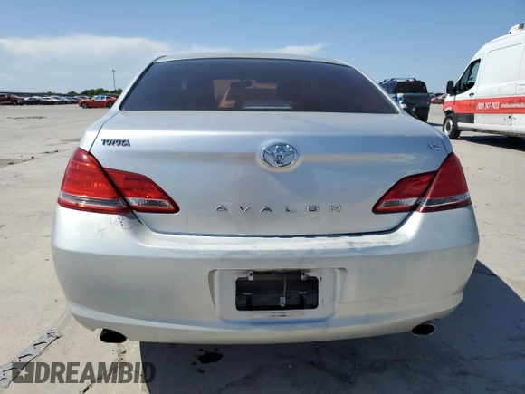 2007 Toyota Avalon XL z VIN 4T1BK36B07U219830, wystawiony jako Copart lot #53327725 z przebiegiem 147 116 mil mil oraz Szkoda całkowita • Salvage title. Historia ofert i sprzedaży dostępna na DreamBid. Obrazek 6.