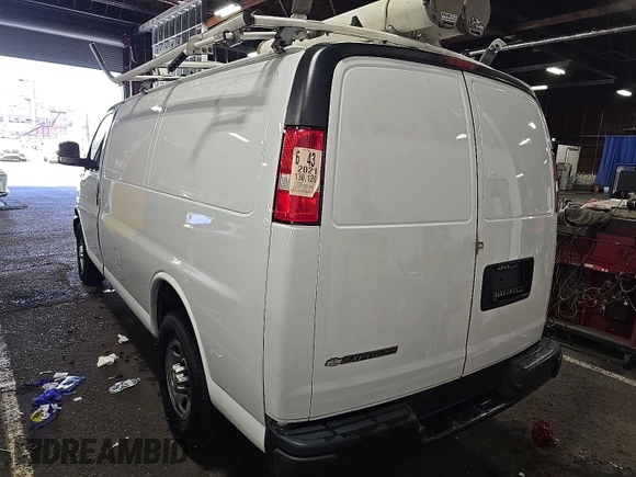 2021 Chevrolet Express Cargo with VIN 1GCWGAFP9M1151547, listed as a IAAI auction lot 42631437 with 130,120 mi miles and . Bid and sale history available at DreamBid. Image 5.
