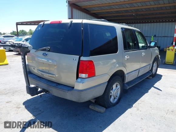 2004 Ford Expedition XLT with VIN 1FMPU16W04LA01850, listed as a IAAI auction lot 42303611 with 190,515 mi miles and . Bid and sale history available at DreamBid. Image 4.