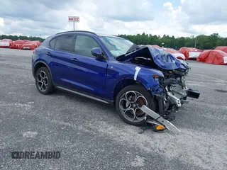 2022 Alfa Romeo Stelvio Veloce z VIN ZASPAKBN5N7D33705, wystawiony jako IAAI lot #37324520 z przebiegiem 38 mil mil oraz . Historia ofert i sprzedaży dostępna na DreamBid. Obrazek 1.