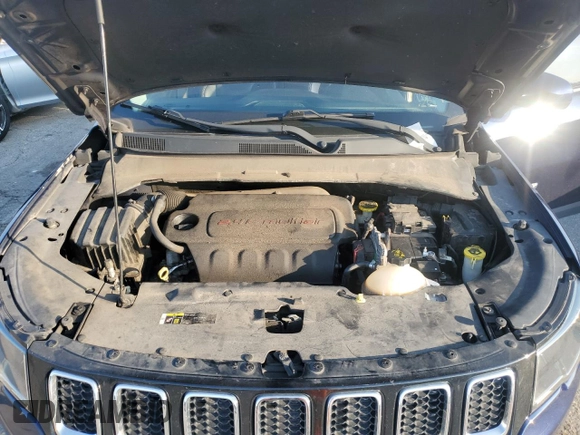 2018 Jeep Compass Latitude z VIN 3C4NJCBB5JT186724, wystawiony jako Copart lot #62260775 z przebiegiem 178 011 mil mil oraz Czysty tytuł • Clean title. Historia ofert i sprzedaży dostępna na DreamBid. Obrazek 11.