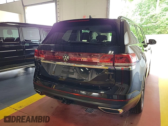 2024 Volkswagen Atlas SE with VIN 1V2HR2CA7RC575005, listed as a IAAI auction lot 42731226 with 14,322 mi miles and . Bid and sale history available at DreamBid. Image 24.