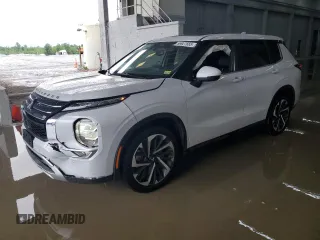 2024 Mitsubishi Outlander SE z VIN JA4J3VA8XRZ074770, wystawiony jako Copart lot #56927665 z przebiegiem 4 486 mil mil oraz Szkoda całkowita • Salvage title. Historia ofert i sprzedaży dostępna na DreamBid. Obrazek 1.