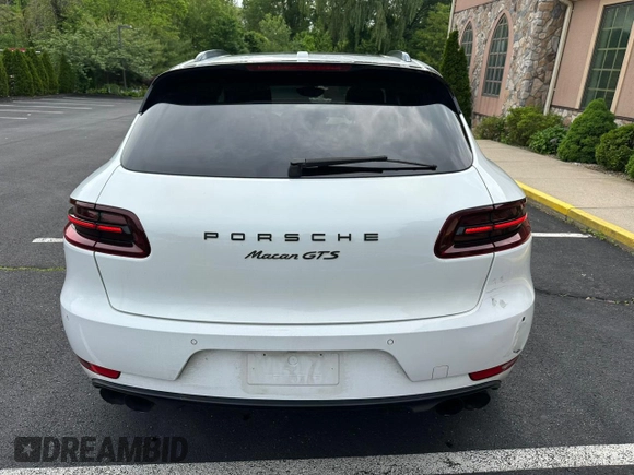 2018 Porsche Macan GTS z VIN WP1AG2A50JLB60299, wystawiony jako Copart lot #59274845 z przebiegiem 123 203 mil mil oraz Czysty tytuł • Clean title. Historia ofert i sprzedaży dostępna na DreamBid. Obrazek 6.