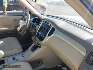 2007 Toyota Highlander w/3rd Row with VIN JTEEP21A570221670, listed as a IAAI auction lot 41250577 with 55,512 mi miles. Bid and sale history available at carsss.com. Image 5.