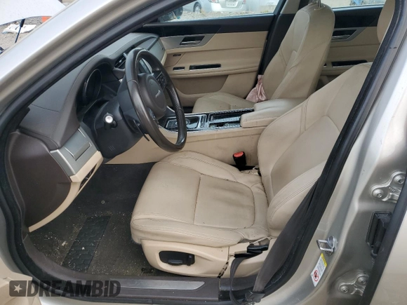 2016 Jaguar XF 35t Premium with VIN SAJBD4BV0GCY24278, listed as a Copart auction lot 80943394 with 52,179 mi miles and Salvage Title. Bid and sale history available at carsss.com. Image 7.