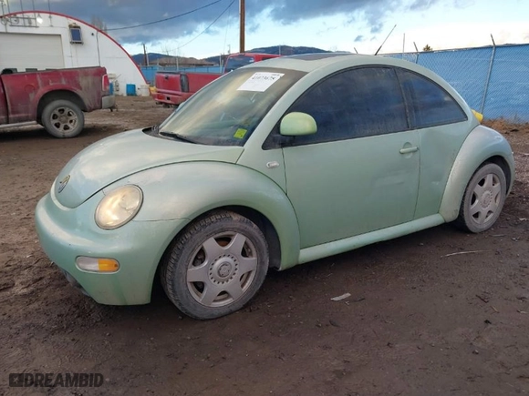 2000 Volkswagen New Beetle GLX with VIN 3VWDD21CXYM463506, listed as a IAAI auction lot 41073675 with 138,980 mi miles. Bid and sale history available at carsss.com. Image 6.
