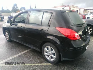 2007 Nissan Versa SL z VIN 3N1BC13E87L382677, wystawiony jako IAAI lot #36512894 z przebiegiem 144 906 mil mil oraz . Historia ofert i sprzedaży dostępna na DreamBid. Obrazek 3.