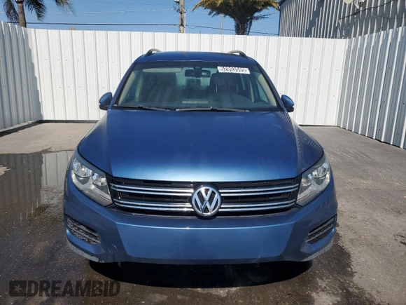 2017 Volkswagen Tiguan S z VIN WVGAV7AX7HK009929, wystawiony jako Copart lot #52893595 z przebiegiem 88 659 mil mil oraz Czysty tytuł • Clean title. Historia ofert i sprzedaży dostępna na DreamBid. Obrazek 5.