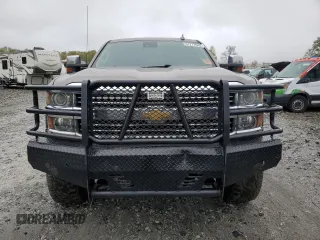 2015 Chevrolet Silverado 3500HD High Country z VIN 1GC4K1E84FF551263, wystawiony jako Copart lot #51272545 z przebiegiem 249 026 mil mil oraz Tytuł czysty. Historia ofert i sprzedaży dostępna na DreamBid. Obrazek 5.