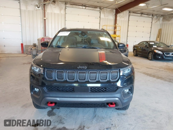 2022 Jeep Compass Trailhawk z VIN 3C4NJDDB7NT193831, wystawiony jako IAAI lot #42244555 z przebiegiem 81 632 mil mil oraz . Historia ofert i sprzedaży dostępna na DreamBid. Obrazek 12.