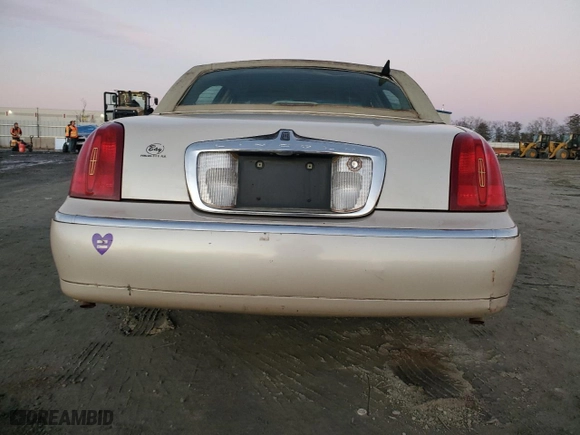 2002 Lincoln Town Car Cartier with VIN 1LNHM83W62Y618719, listed as a Copart auction lot 88722925 with 0 mi miles and Salvage Title. Bid and sale history available at carsss.com. Image 6.