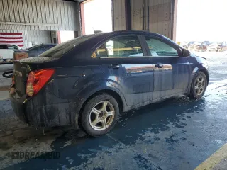 2015 Chevrolet Sonic LT z VIN 1G1JC5SH0F4191697, wystawiony jako Copart lot #88711955 z przebiegiem 126 569 mil mil oraz Szkoda całkowita • Salvage title. Historia ofert i sprzedaży dostępna na DreamBid. Obrazek 3.